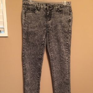 Black acid-wash jeans